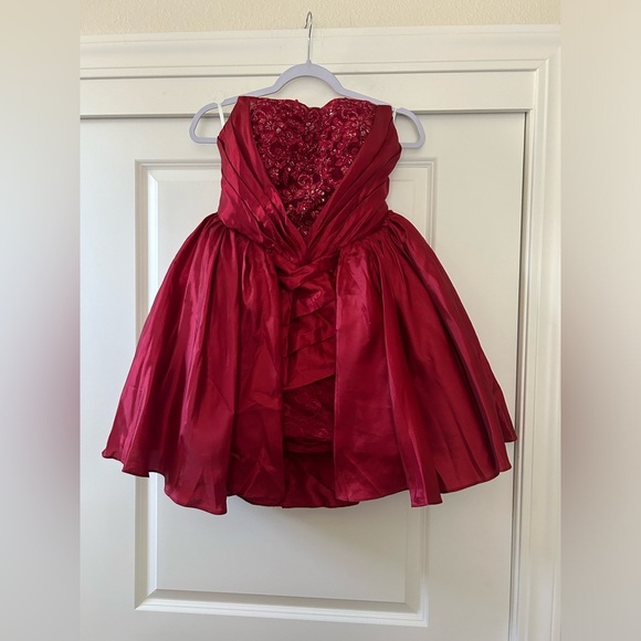 Burgundy Strapless Dress with Lace Appliqué - Picture 3 of 10